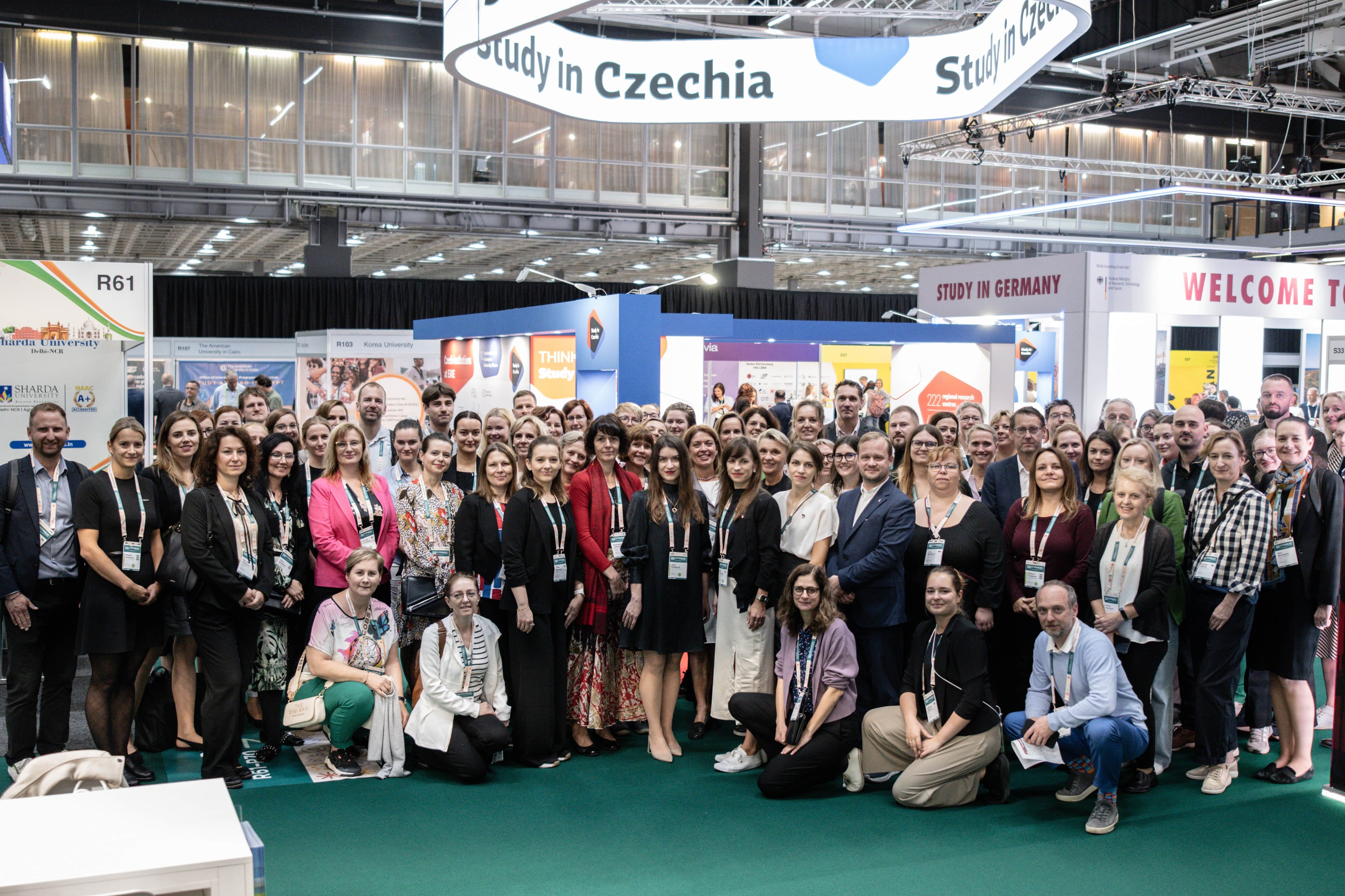 Česká delegace na EAIE 2025 v Göteborgu.