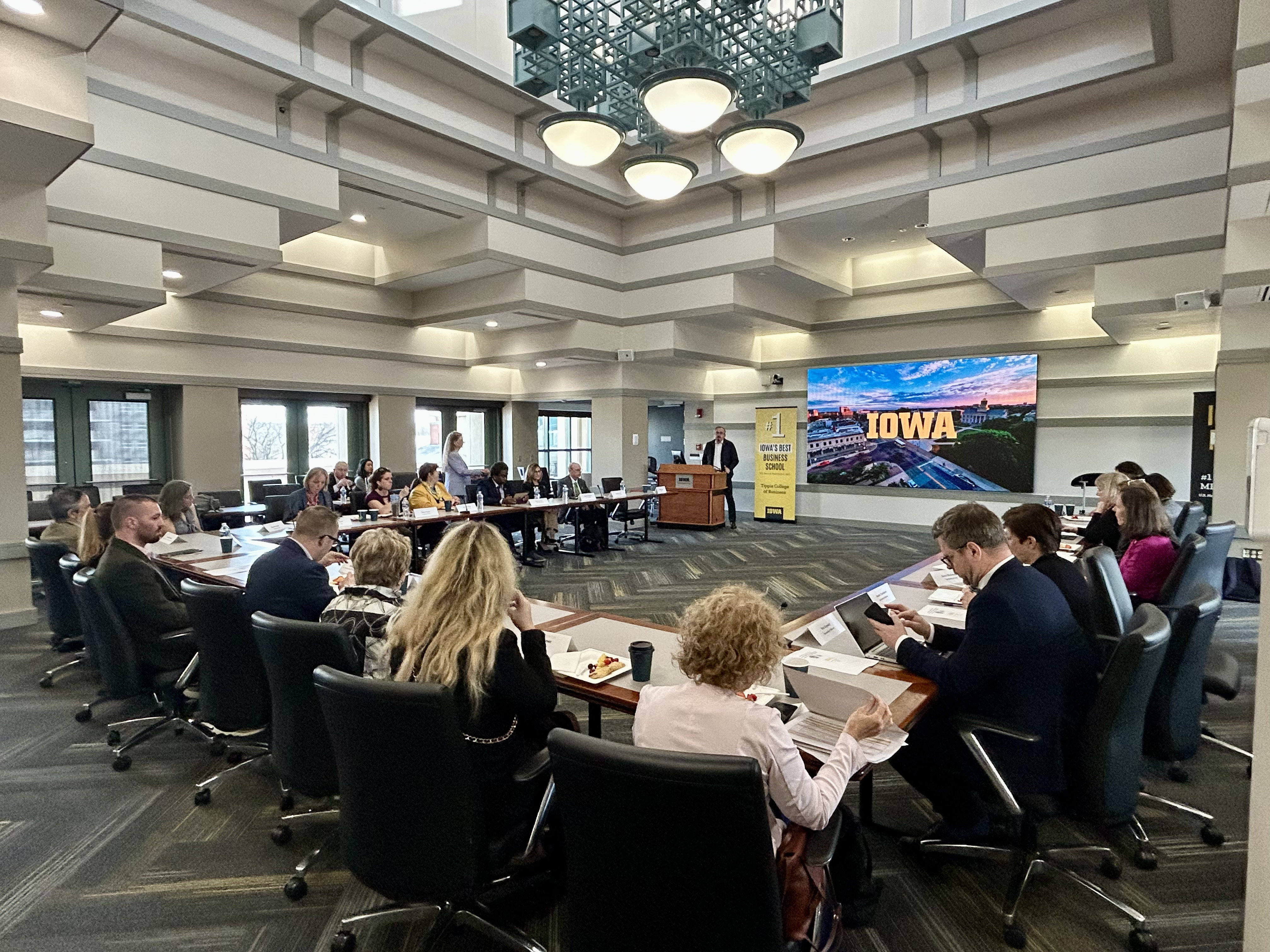 Česká delegace během jednání na University of Iowa, jedné z navštívených institucí akademické mise DZS na americký Středozápad.
