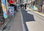 Cesta na vlak, když je slunečno. Foto: Petra Paličková