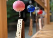 Léto kromě cikád také značí cinkání zvonkoher fúrin. Foto: Petra Paličková